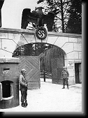 Dachau_gate * 347 x 472 * (58KB)